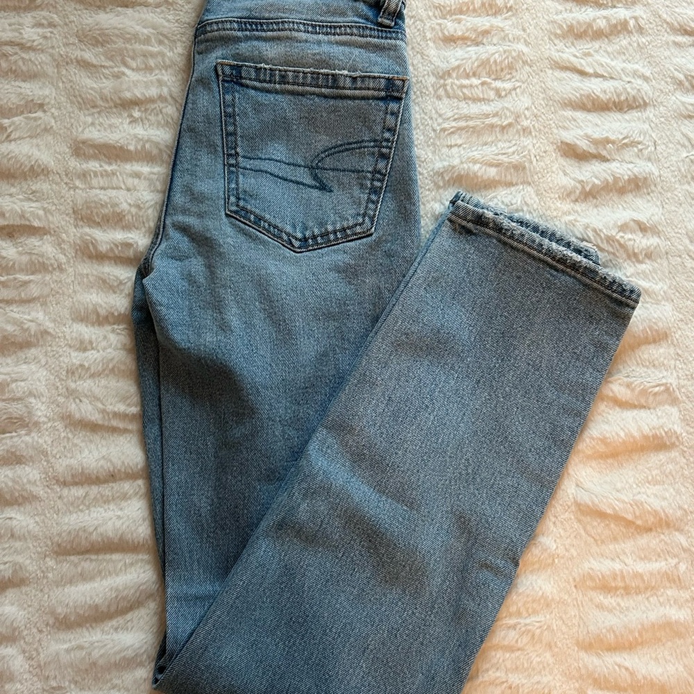American Eagle Women’s Light Wash Straight Leg Baggy Jeans